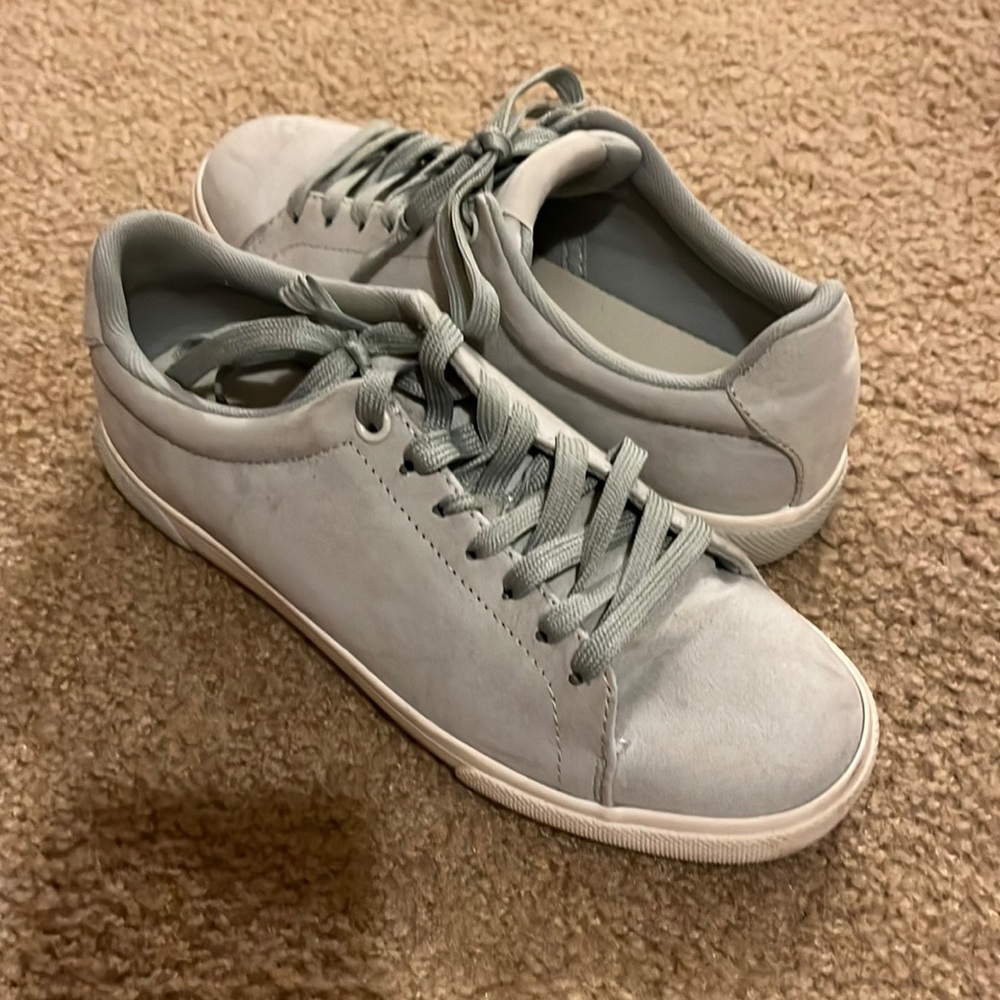 Baby blue divided sneakers